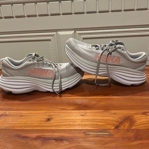 HOKA bondi 8